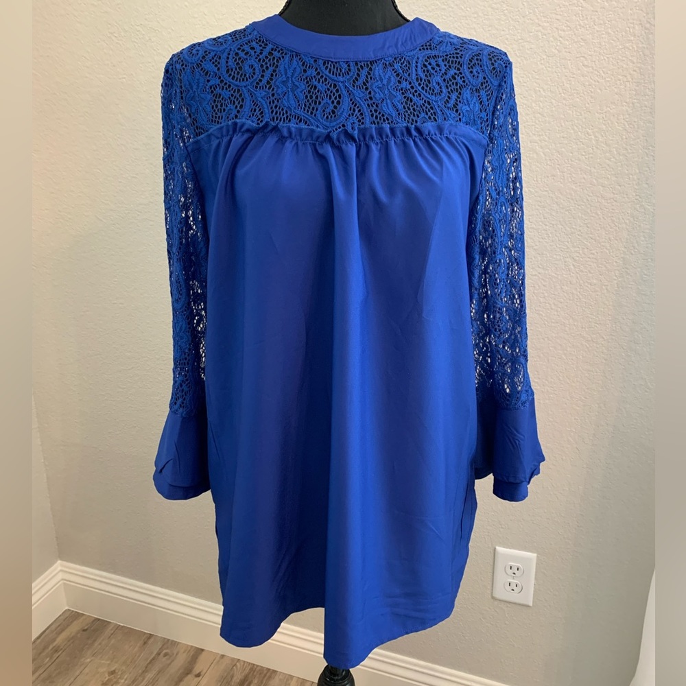 NWT Zanzea Lightning Blue Blouse with Lace detailing. Size large